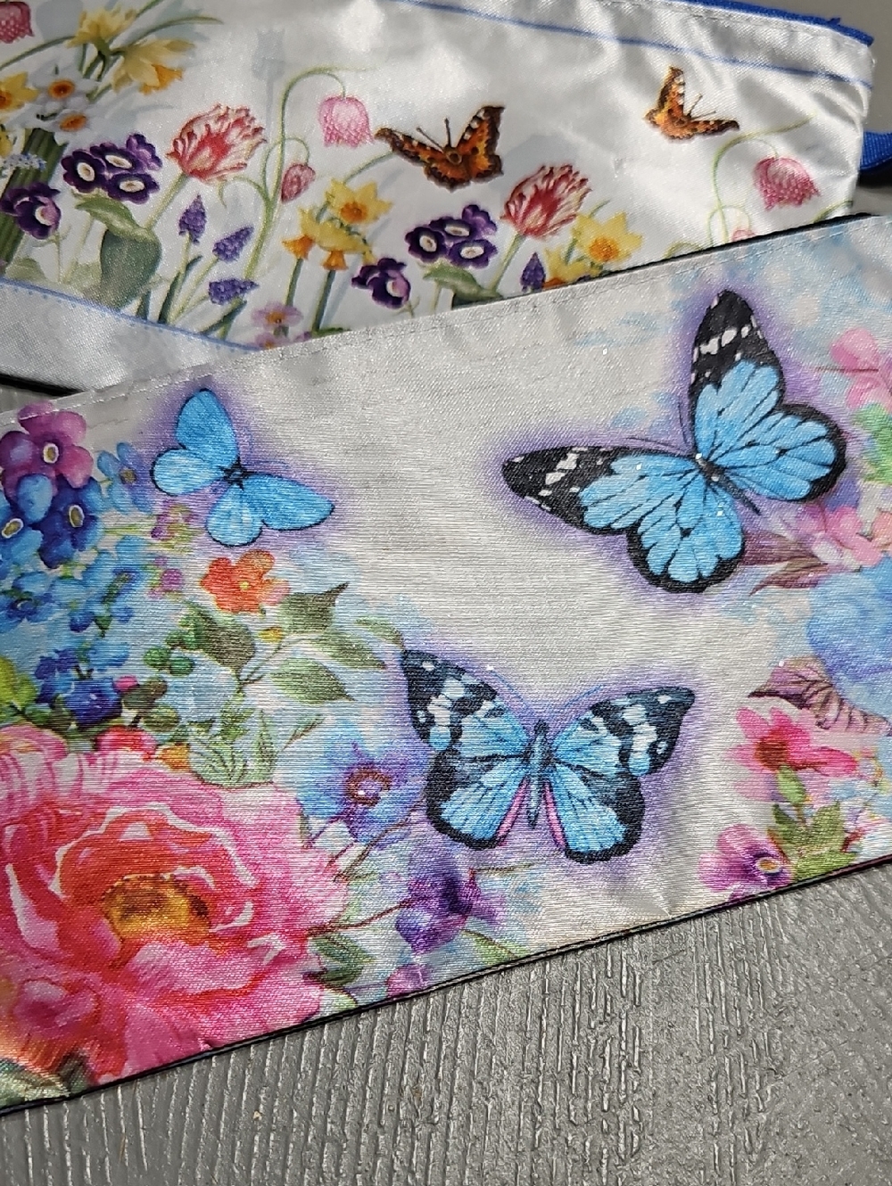 Floral and Butterfly Print Zipper Wristlet Pouches Set Of Two NWOT - Picture 2 of 4